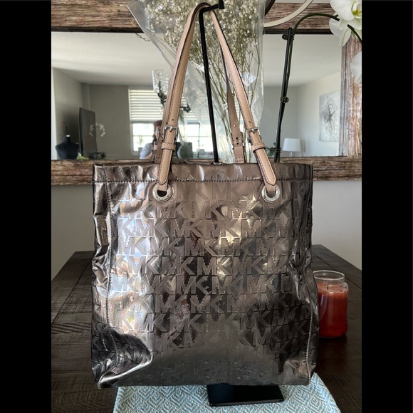 Metallic Michael Kors Set - Picture 5 of 8